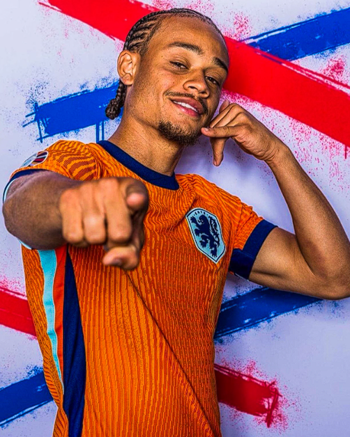 西蒙斯单场传球显威力，创英超赛季单场穿透防线传球新高